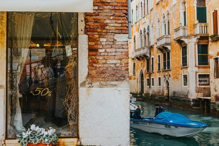 holiday window displays nyc